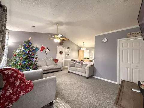 Living - 551 Old Peacock Rd, Paris, KY 40361 photo 1 of 3