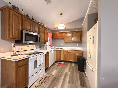 Kitchen - 551 Old Peacock Rd, Paris, KY 40361 photo 3 of 4