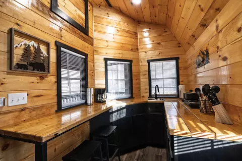 280 Pine Forest Park Rd, Campton, KY 41301
