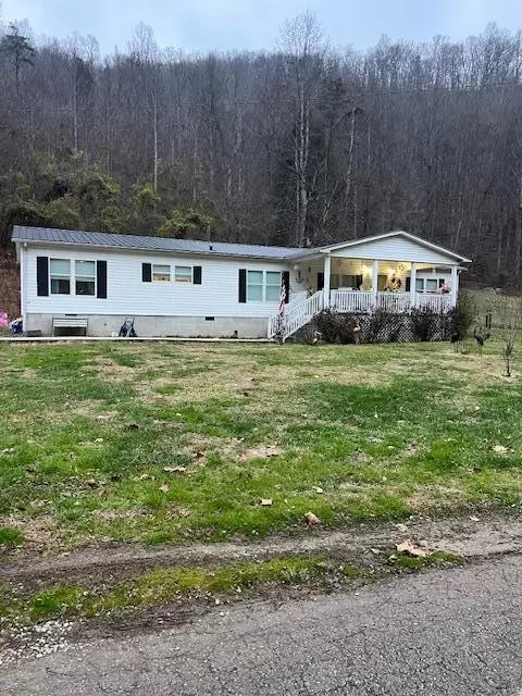 489 Adams Cemetery Rd, Prestonsburg, KY 41653