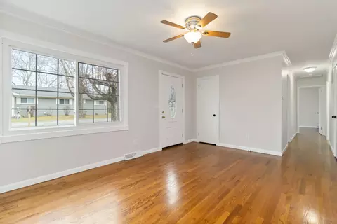 Living - 12 Ashley Ave, Corbin, KY 40701 photo 2 of 7