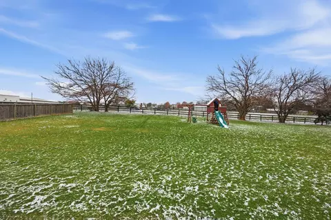 Exterior - 413 Paddock Dr, Versailles, KY 40383 photo 6 of 7