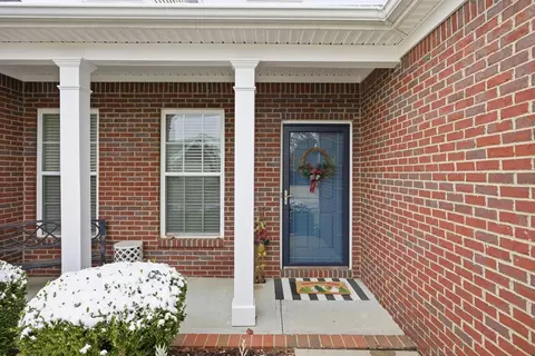 Exterior - 413 Paddock Dr, Versailles, KY 40383 photo 5 of 7