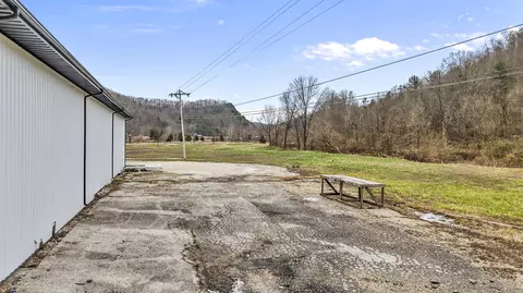 Exterior - 9585 Campton Rd, Stanton, KY 40380 photo 4 of 5