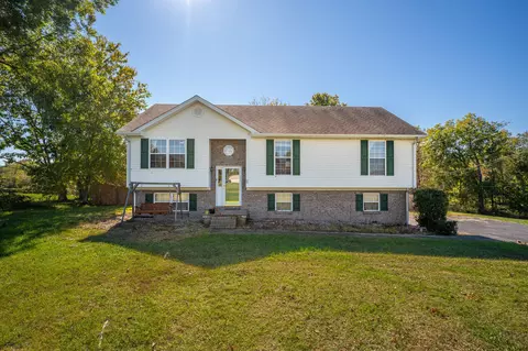 1014 Barker Ln W, Berea, KY 40403
