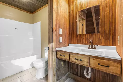Bath - 232 Tower Rd, Corbin, KY 40701 photo 2 of 4