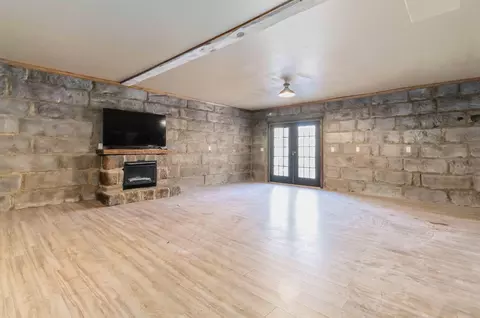 Living - 232 Tower Rd, Corbin, KY 40701 photo 4 of 8