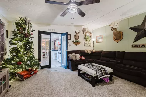 Living - 608 Casey Rd, Corbin, KY 40701 photo 5 of 6