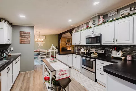 Kitchen - 608 Casey Rd, Corbin, KY 40701 photo 3 of 4