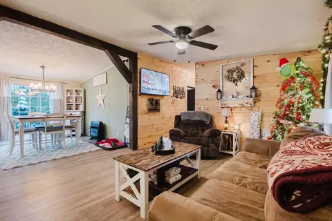 Living - 608 Casey Rd, Corbin, KY 40701 photo 1 of 6
