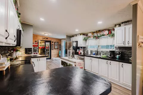 Kitchen - 608 Casey Rd, Corbin, KY 40701 photo 2 of 4