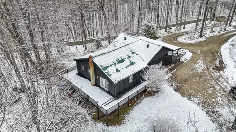 1435 Pilot Rd, Stanton, KY 40380