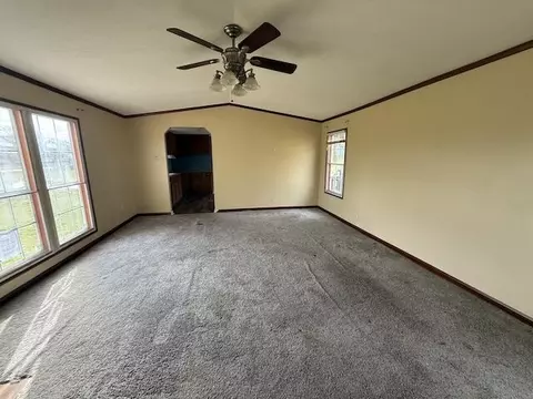 Living - 30 Sutton St, Corbin, KY 40701 photo 2 of 2