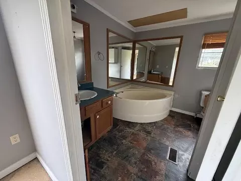 Bath - 30 Sutton St, Corbin, KY 40701 photo 1 of 2