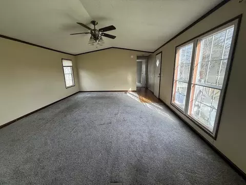 Living - 30 Sutton St, Corbin, KY 40701 photo 1 of 2