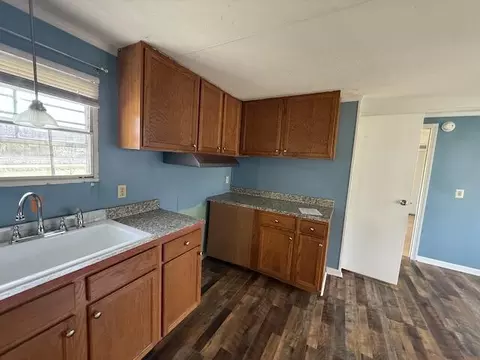Kitchen - 30 Sutton St, Corbin, KY 40701 photo 2 of 2