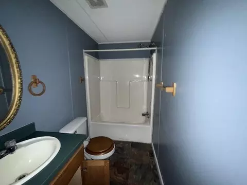 Bath - 30 Sutton St, Corbin, KY 40701 photo 2 of 2