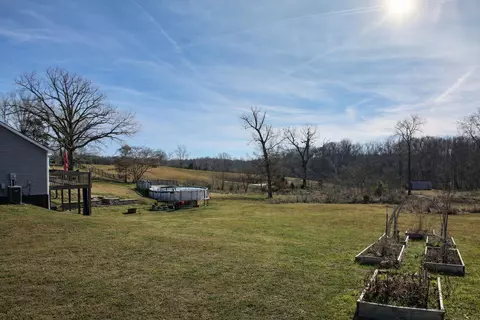 Exterior - 156 Griggs Rd, Waco, KY 40385 photo 5 of 12