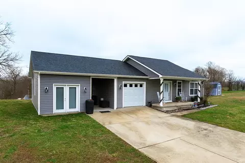 Exterior - 156 Griggs Rd, Waco, KY 40385 photo 2 of 12