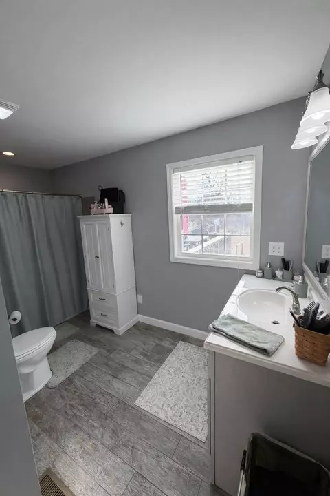 Bath - 156 Griggs Rd, Waco, KY 40385 photo 2 of 3