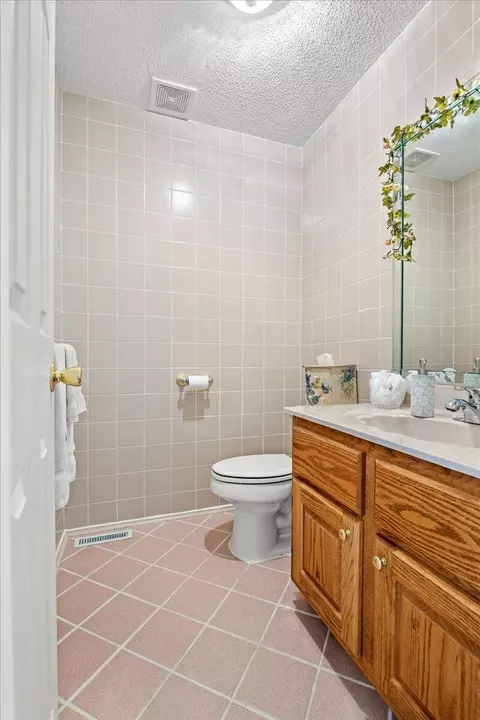Bath - 135 Timber Ridge Way, Corbin, KY 40701 photo 7 of 10