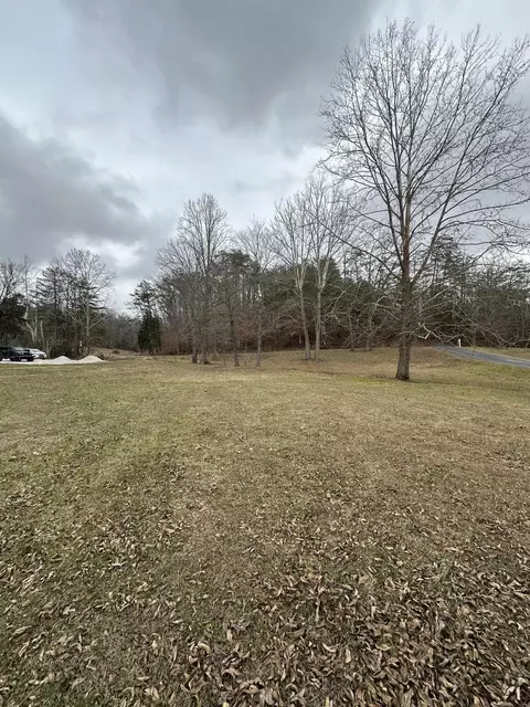 399 Dry Branch Rd, Irvine, KY 40336