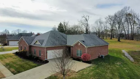 1126 Leawood Dr, Frankfort, KY 40601