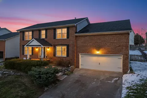 621 Rolling Creek Ln, Lexington, KY 40515