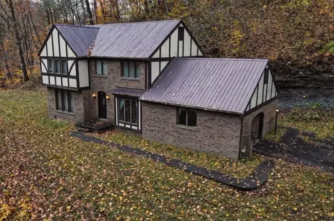 245 Rob Damron Rd, Pikeville, KY 41501