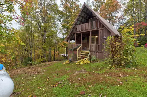 178 Sleepy Hollow Rd, Wellington, KY 40387