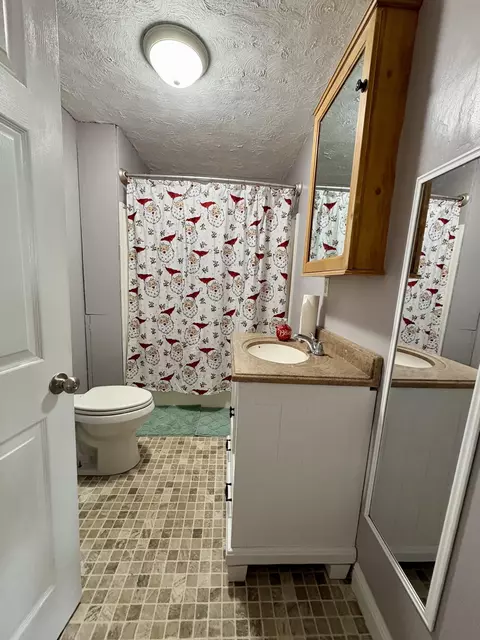 Bath - 207 Foley Rd, Corbin, KY 40701 photo 1 of 3