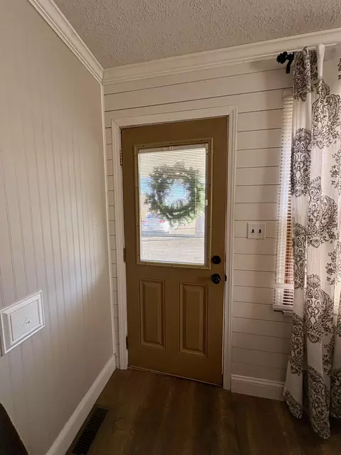 Entry Way - 207 Foley Rd, Corbin, KY 40701 photo 1 of 2