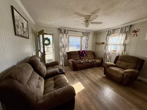 Living - 207 Foley Rd, Corbin, KY 40701 photo 1 of 4