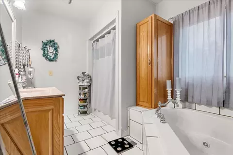 Bath - 171 Nolan Dr, Corbin, KY 40701 photo 1 of 3