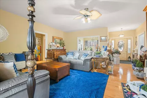 Living - 171 Nolan Dr, Corbin, KY 40701 photo 4 of 4