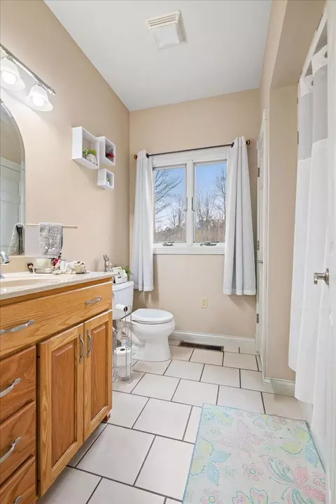 Bath - 171 Nolan Dr, Corbin, KY 40701 photo 2 of 3