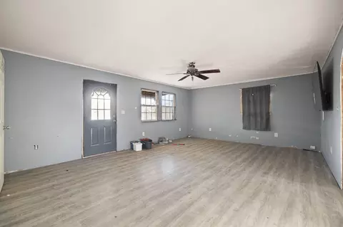 Living - 61 Armory Dr, Jackson, KY 41339 photo 2 of 4