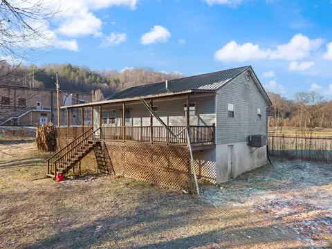 Exterior - 61 Armory Dr, Jackson, KY 41339 photo 7 of 10