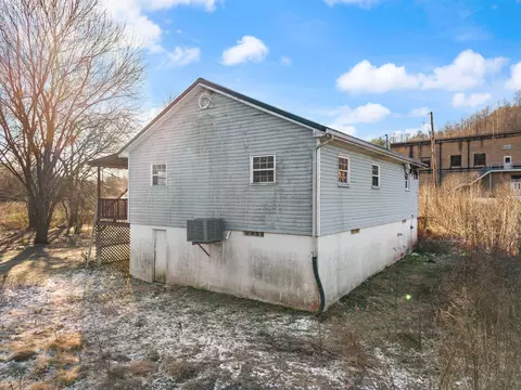 Exterior - 61 Armory Dr, Jackson, KY 41339 photo 8 of 10