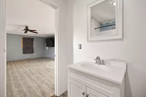 Bath - 61 Armory Dr, Jackson, KY 41339 photo 2 of 2