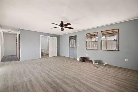 Living - 61 Armory Dr, Jackson, KY 41339 photo 3 of 4