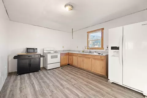 Kitchen - 61 Armory Dr, Jackson, KY 41339 photo 1 of 2