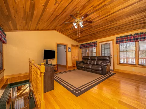 Living - 435 Hunters Ln, Morehead, KY 40351 photo 5 of 9