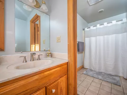 Bath - 435 Hunters Ln, Morehead, KY 40351 photo 1 of 10