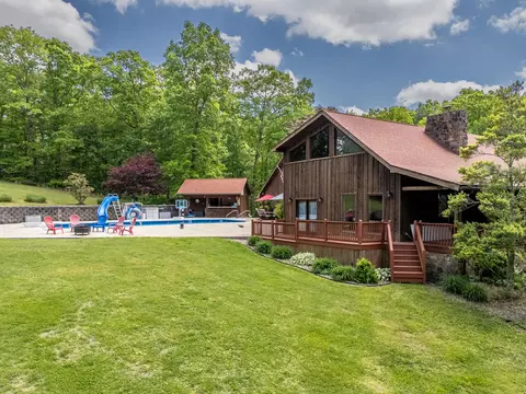 Exterior - 435 Hunters Ln, Morehead, KY 40351 photo 2 of 15