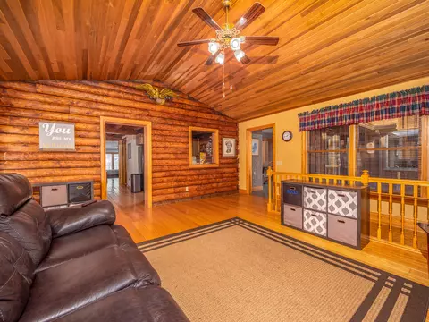 Living - 435 Hunters Ln, Morehead, KY 40351 photo 4 of 9