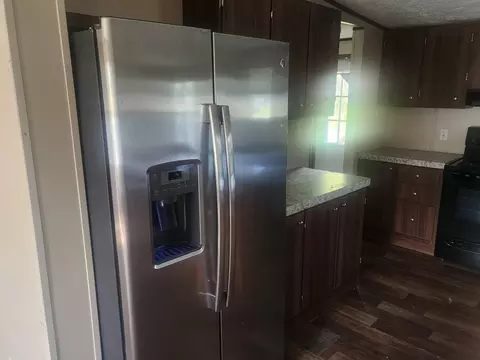 Kitchen - 72 Vacation St, Nancy, KY 42544 photo 2 of 2