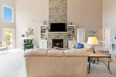 Living - 31 Sky View Ln, Burnside, KY 42519 photo 3 of 8