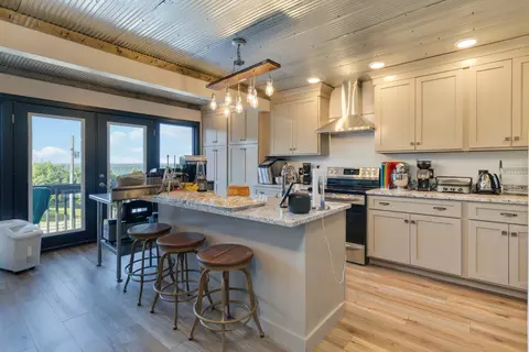 Kitchen - 31 Sky View Ln, Burnside, KY 42519 photo 4 of 11