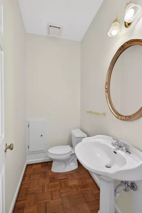 Bath - 136 Wetherburn Ct, Danville, KY 40422 photo 1 of 2